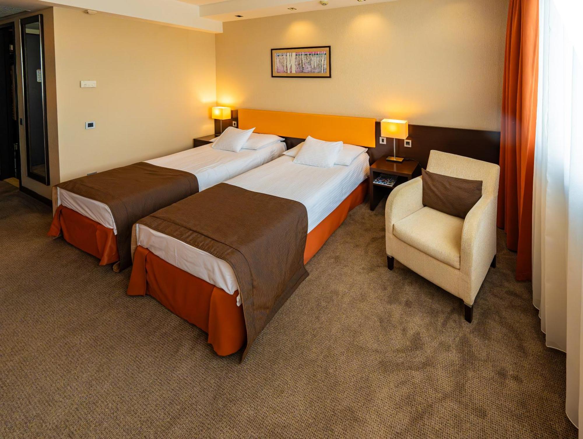 Abacus Business & Wellness Hotel Herceghalom Dış mekan fotoğraf